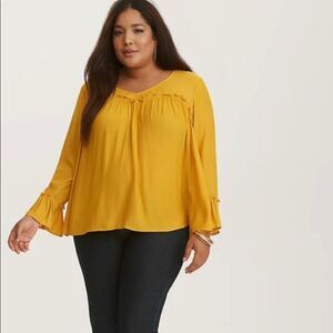 Torrid Crepe Sweetheart Bell Sleeved sz 1